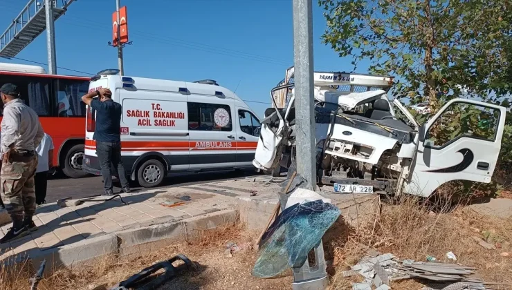 Mardin’de Kamyonet Kazası: 2 Yaralı