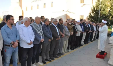 Mardin’de Yahya Sinvar için Gıyabi Cenaze Namazı Kılındı